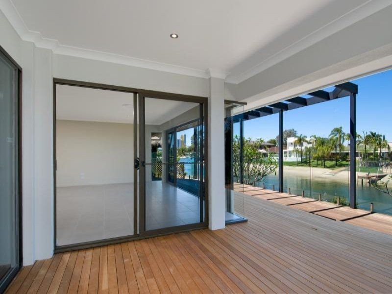 10 Meredith Dr, Broadbeach Waters QLD 4218