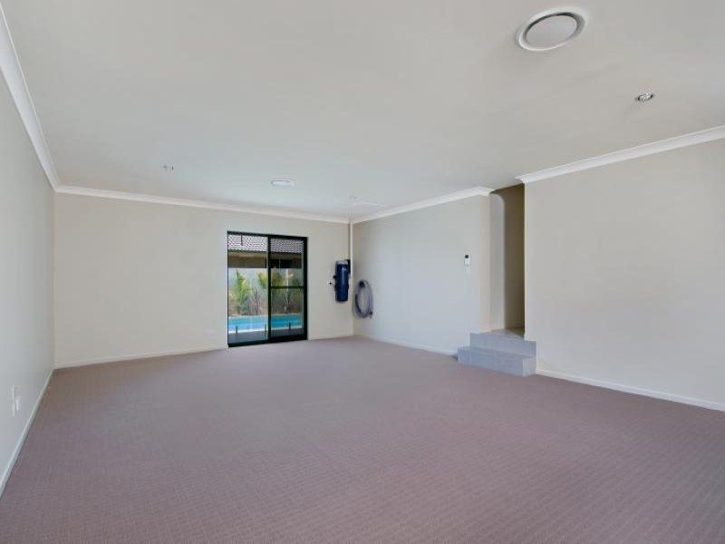 10 Meredith Dr, Broadbeach Waters QLD 4218