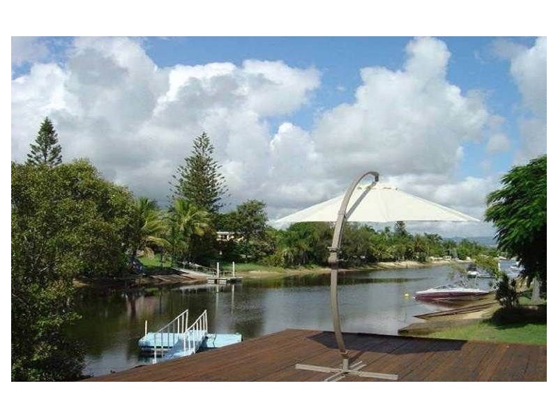 10 Moana Park Avenue, Broadbeach Waters QLD 4218