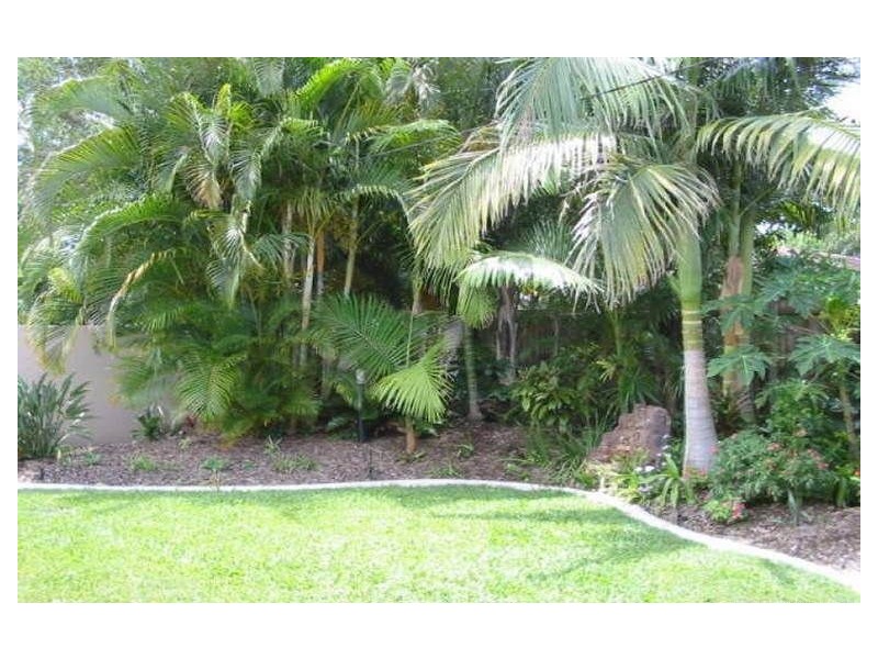 10 Moana Park Avenue, Broadbeach Waters QLD 4218