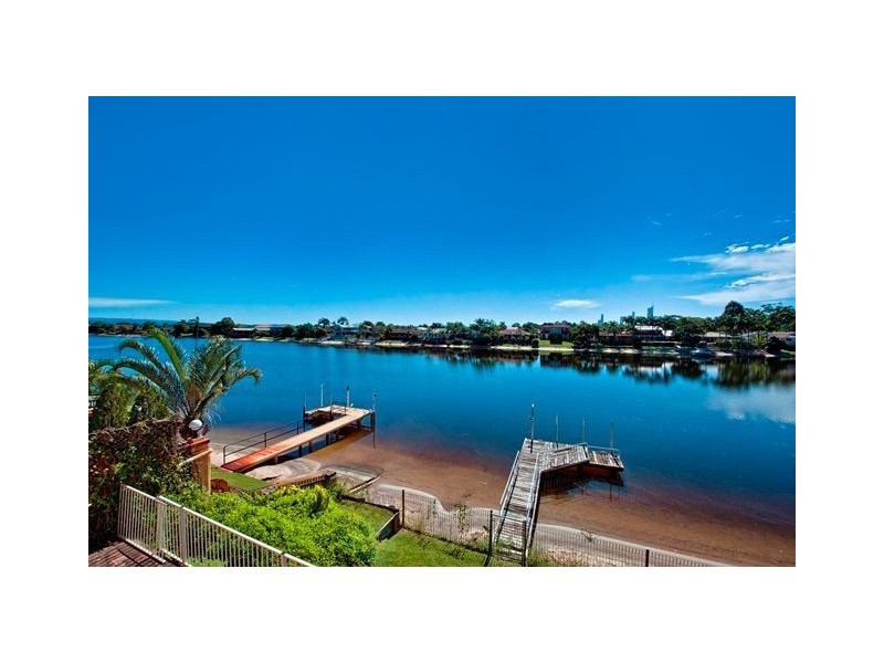92 Waitomo Street, Broadbeach Waters QLD 4218