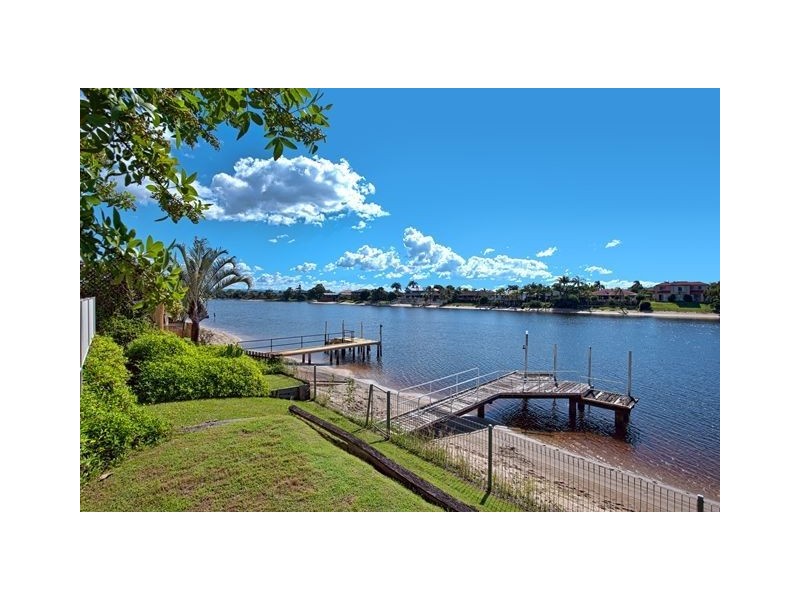 92 Waitomo Street, Broadbeach Waters QLD 4218