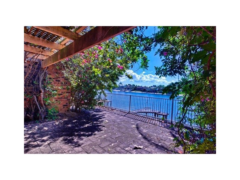 92 Waitomo Street, Broadbeach Waters QLD 4218