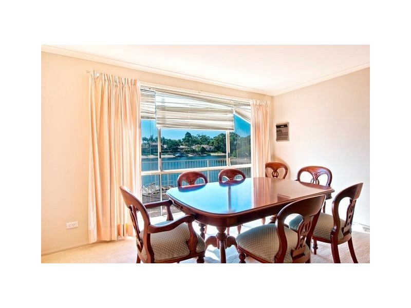 92 Waitomo Street, Broadbeach Waters QLD 4218