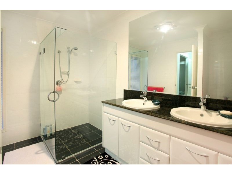 17 Valetta Cres, Varsity Lakes QLD 4227