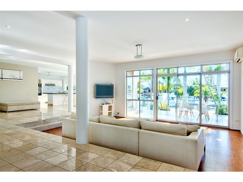 7 Via Roma, Isle Of Capri QLD 4217