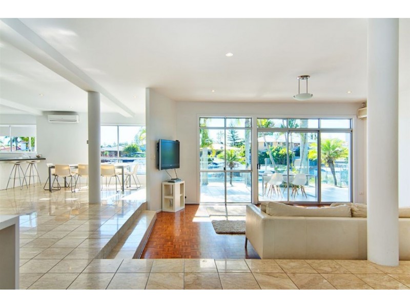 7 Via Roma, Isle Of Capri QLD 4217