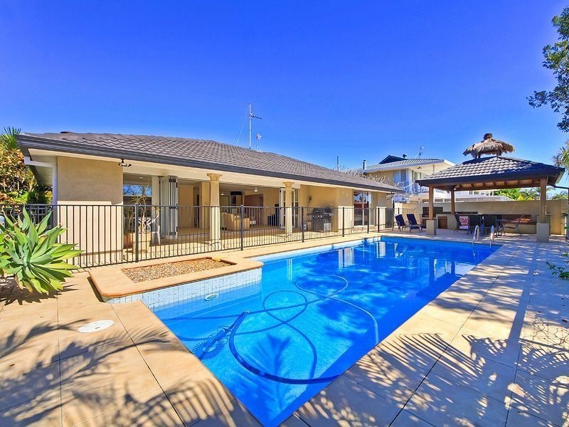 4 Rosemont Ave, Broadbeach Waters QLD 4218