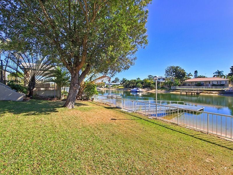 4 Rosemont Ave, Broadbeach Waters QLD 4218