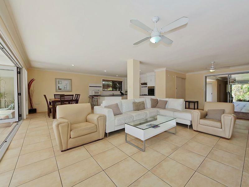 4 Rosemont Ave, Broadbeach Waters QLD 4218