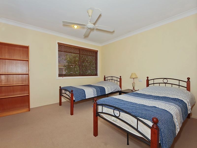 4 Rosemont Ave, Broadbeach Waters QLD 4218