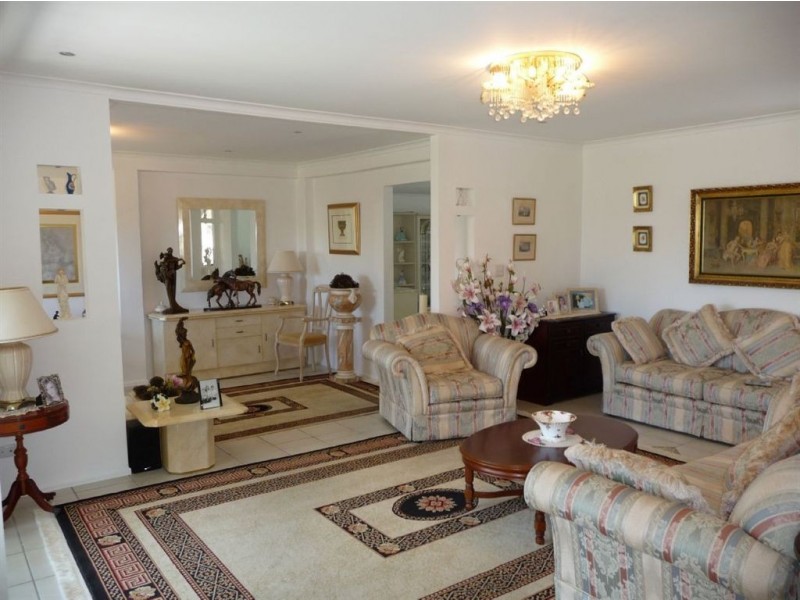 83 Vatakoula Parade, Mermaid Waters QLD 4218