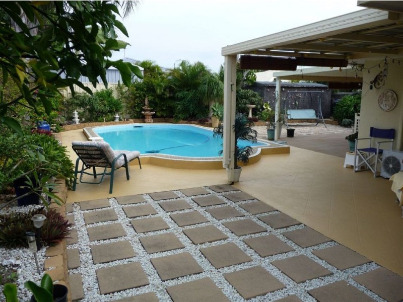 83 Vatakoula Parade, Mermaid Waters QLD 4218