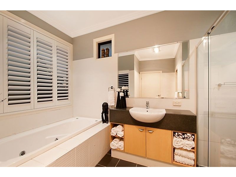 1/3 The Links, Varsity Lakes QLD 4227