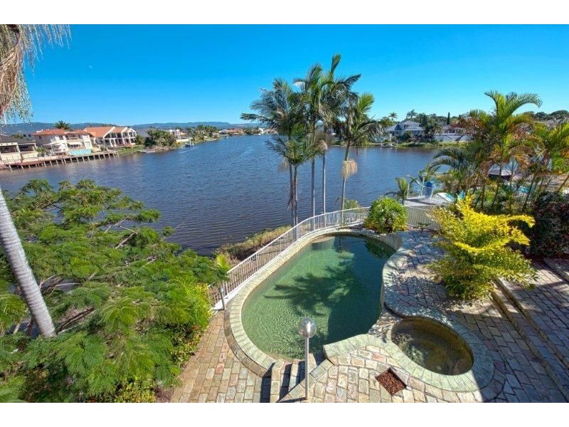 1 Cayman Drive, Clear Island Waters QLD 4226