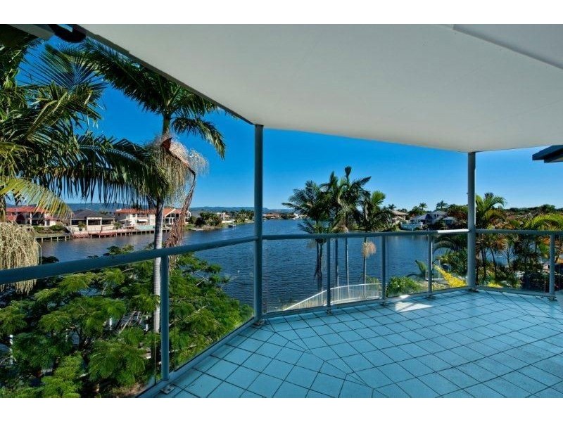 1 Cayman Drive, Clear Island Waters QLD 4226