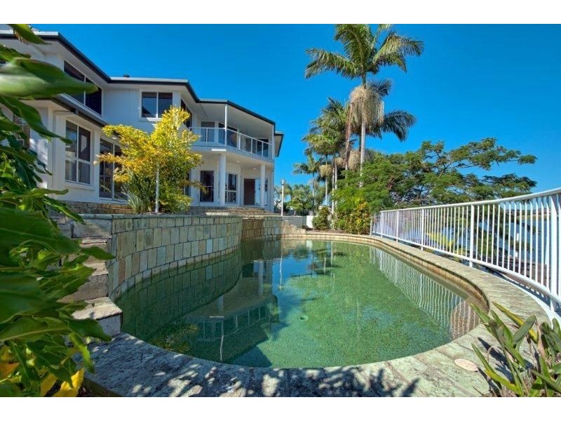 1 Cayman Drive, Clear Island Waters QLD 4226