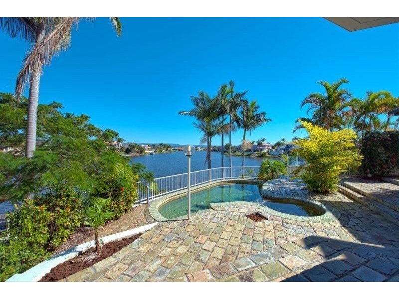 1 Cayman Drive, Clear Island Waters QLD 4226