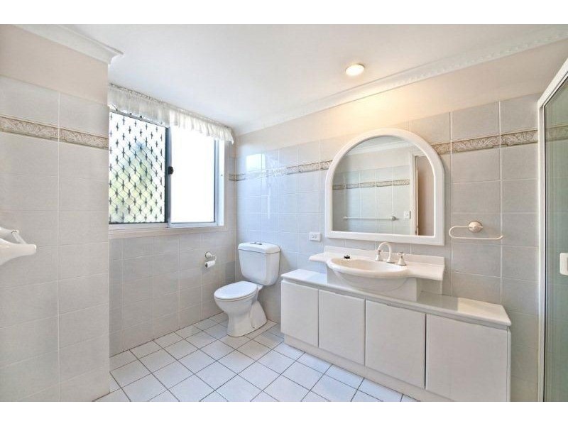 1 Cayman Drive, Clear Island Waters QLD 4226