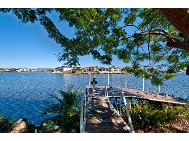 1 Cayman Drive, Clear Island Waters QLD 4226