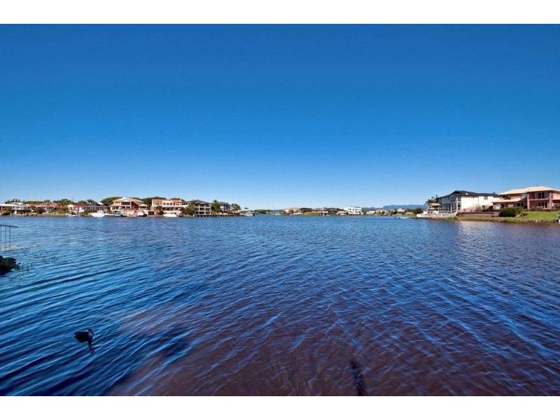 1 Cayman Drive, Clear Island Waters QLD 4226