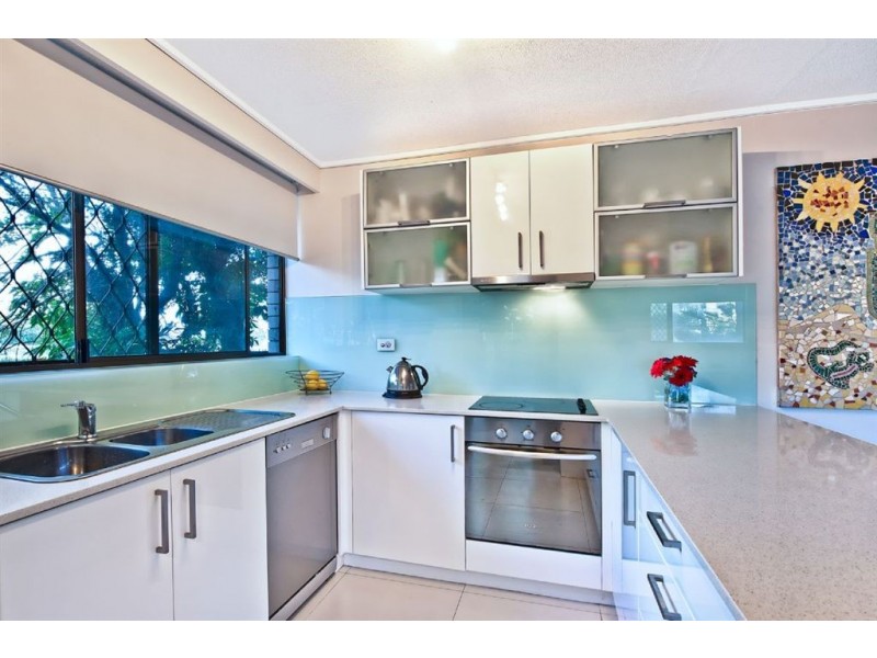 2/186 Ferny Ave, Surfers Paradise QLD 4217