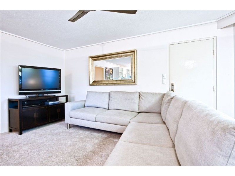 2/186 Ferny Ave, Surfers Paradise QLD 4217