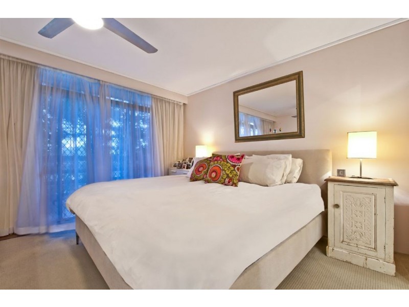 2/186 Ferny Ave, Surfers Paradise QLD 4217