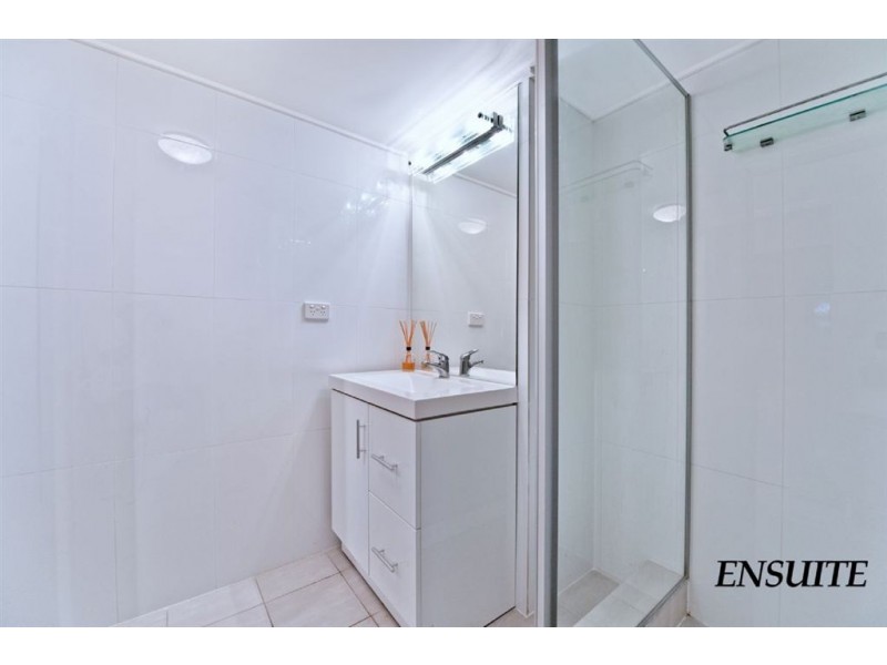 2/186 Ferny Ave, Surfers Paradise QLD 4217