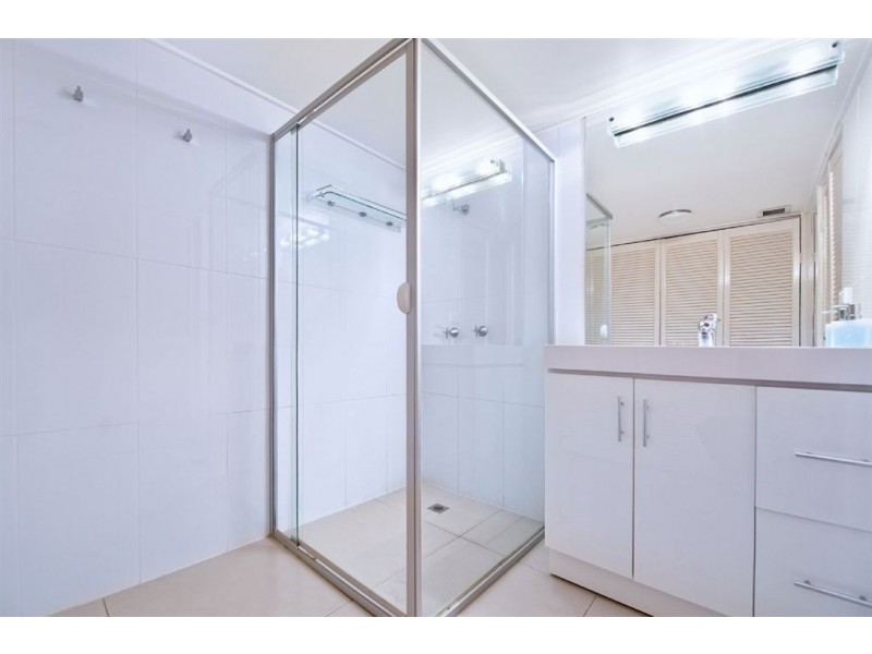 2/186 Ferny Ave, Surfers Paradise QLD 4217