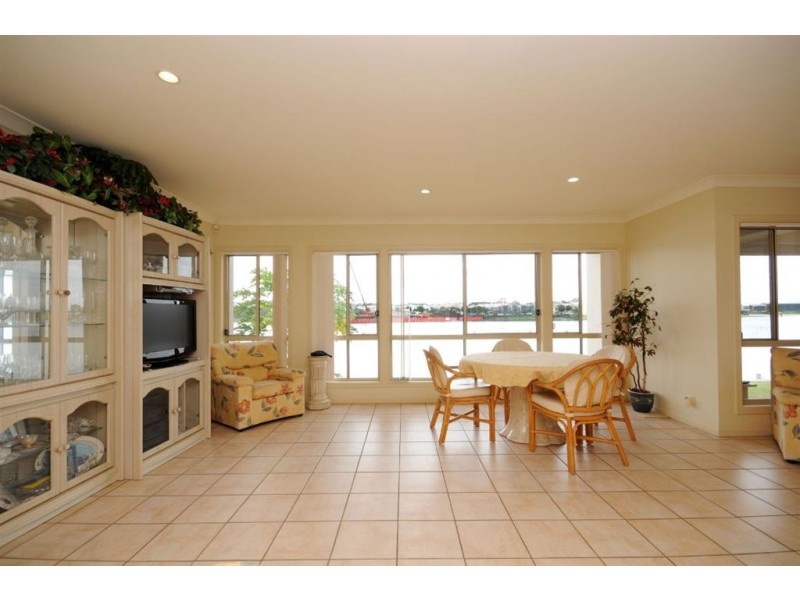 32 Vanderbilt Court, Varsity Lakes QLD 4227