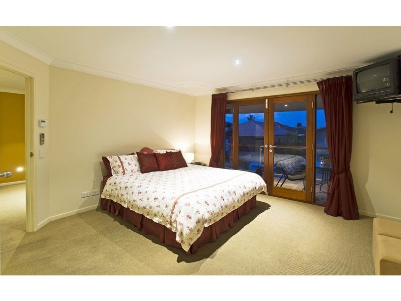 4 Majorca Crescent, Varsity Lakes QLD 4227