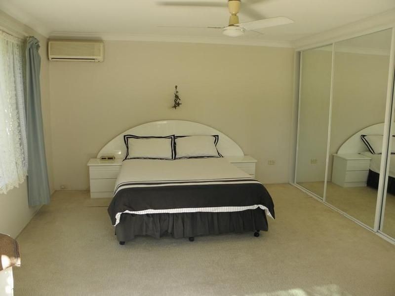 9 Moorilla Place, Broadbeach Waters QLD 4218