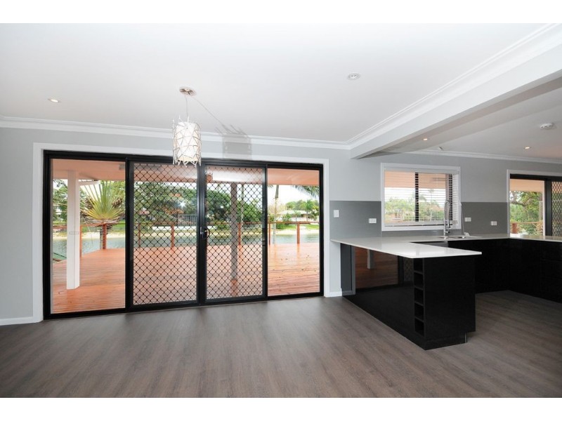 13 Sundowner Crt, Mermaid Waters QLD 4218