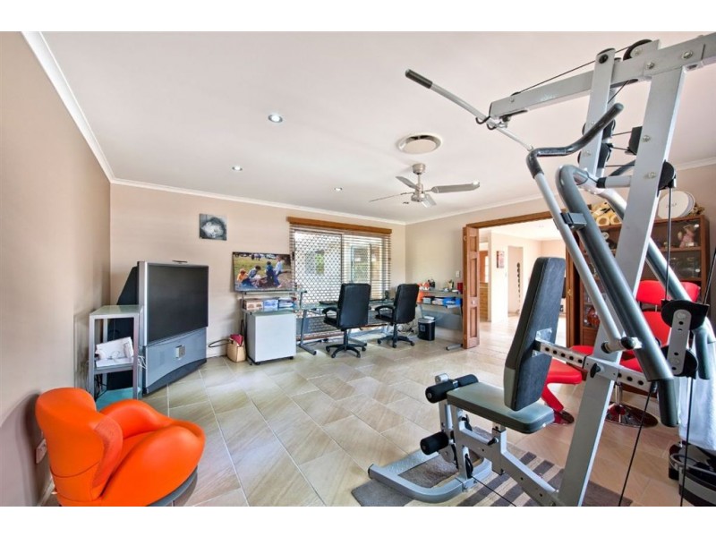 24 McCleary Street, Sorrento QLD 4217