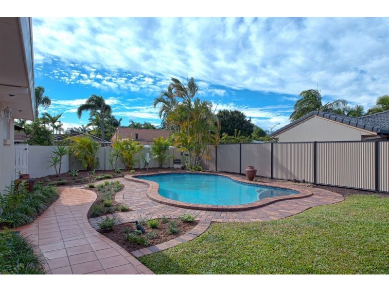 24 McCleary Street, Sorrento QLD 4217
