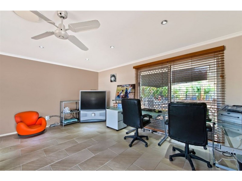 24 McCleary Street, Sorrento QLD 4217