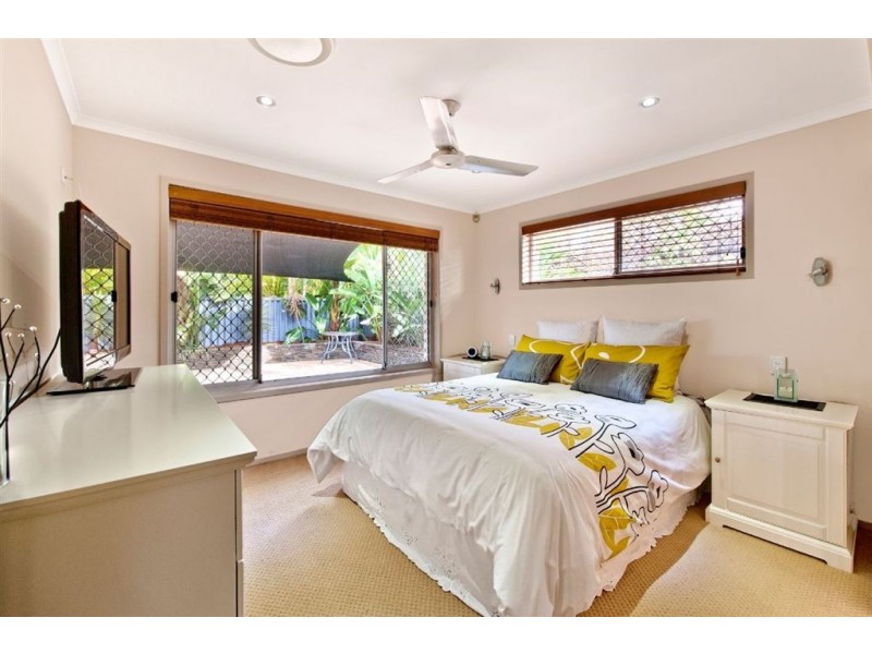 24 McCleary Street, Sorrento QLD 4217