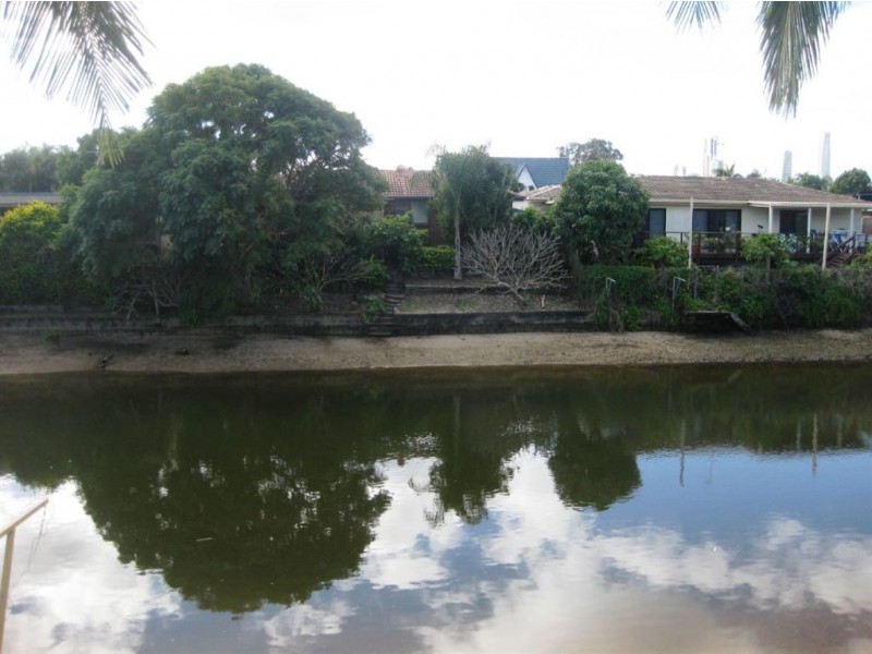 11 Pensacola Crt, Broadbeach Waters QLD 4218