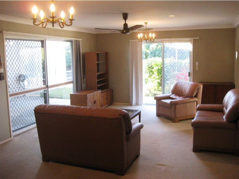 11 Pensacola Crt, Broadbeach Waters QLD 4218