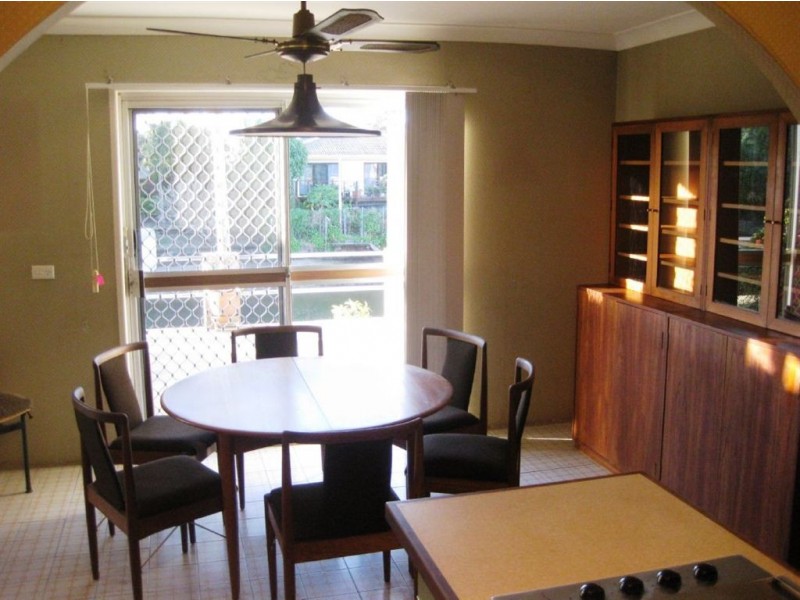 11 Pensacola Crt, Broadbeach Waters QLD 4218