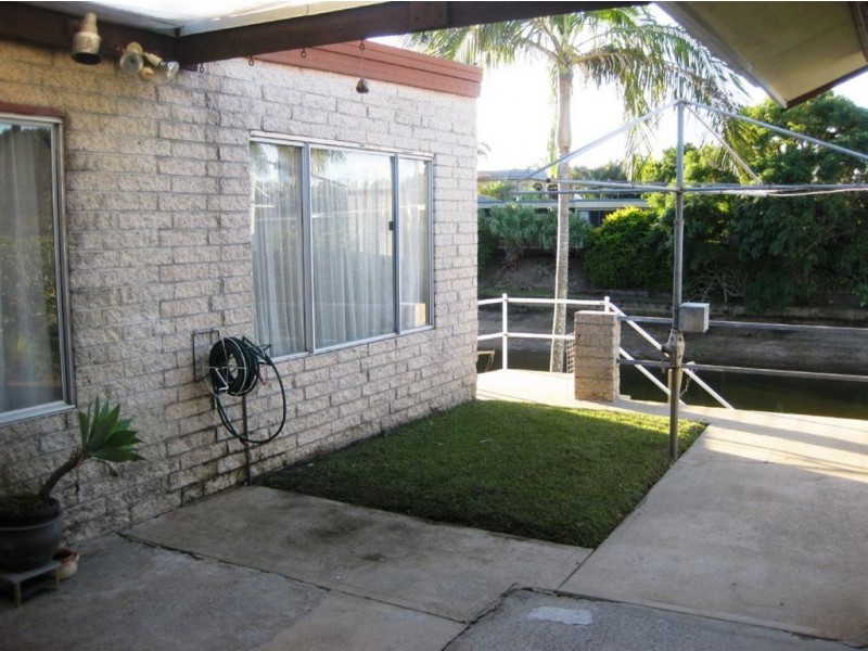 11 Pensacola Crt, Broadbeach Waters QLD 4218