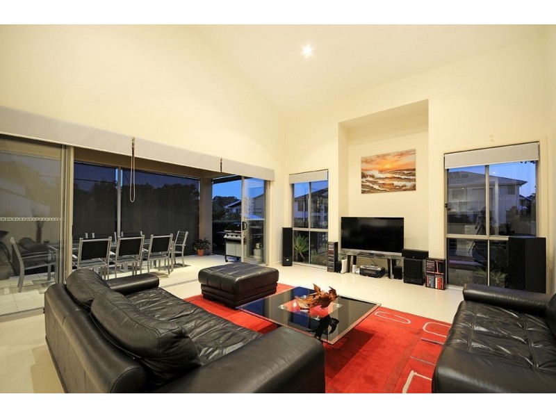 19 Moyenne Crescent, Varsity Lakes QLD 4227