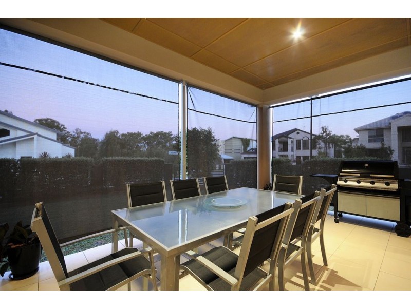 19 Moyenne Crescent, Varsity Lakes QLD 4227