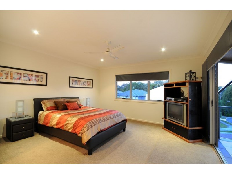 19 Moyenne Crescent, Varsity Lakes QLD 4227