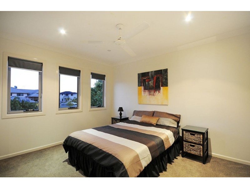 19 Moyenne Crescent, Varsity Lakes QLD 4227