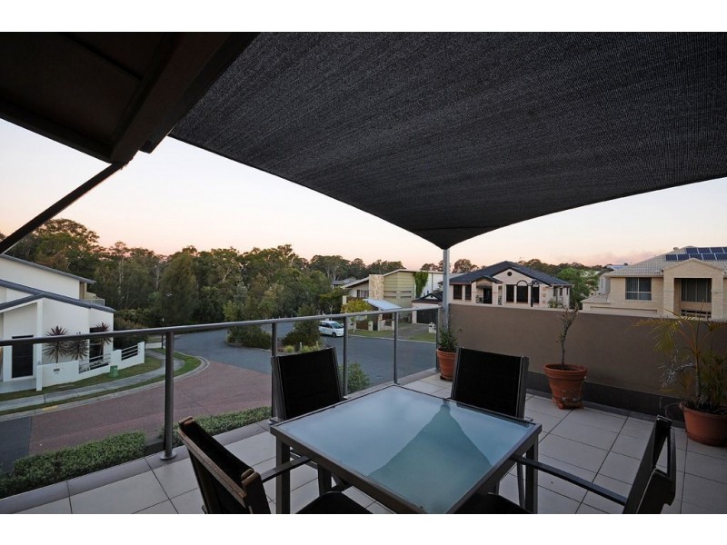 19 Moyenne Crescent, Varsity Lakes QLD 4227