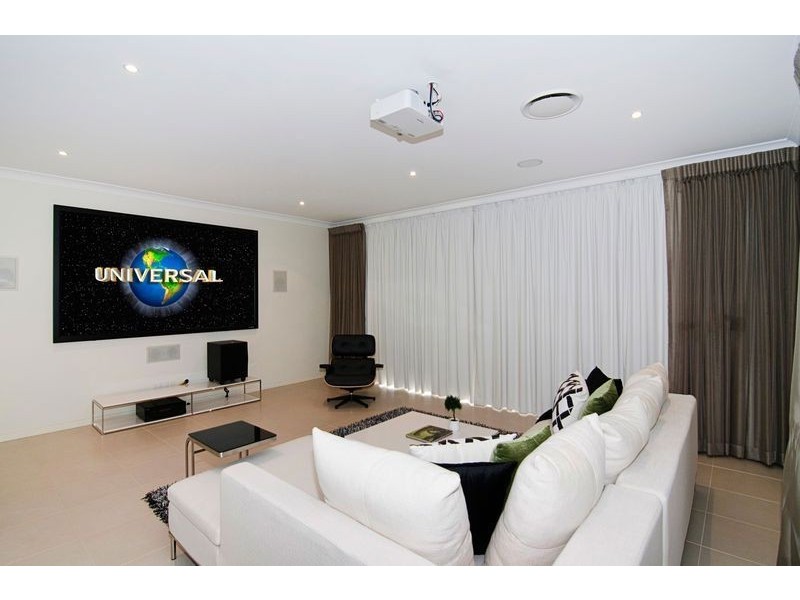 124 Sundance Way, Runaway Bay QLD 4216