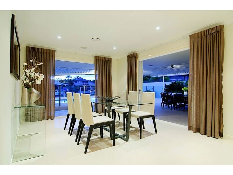 124 Sundance Way, Runaway Bay QLD 4216