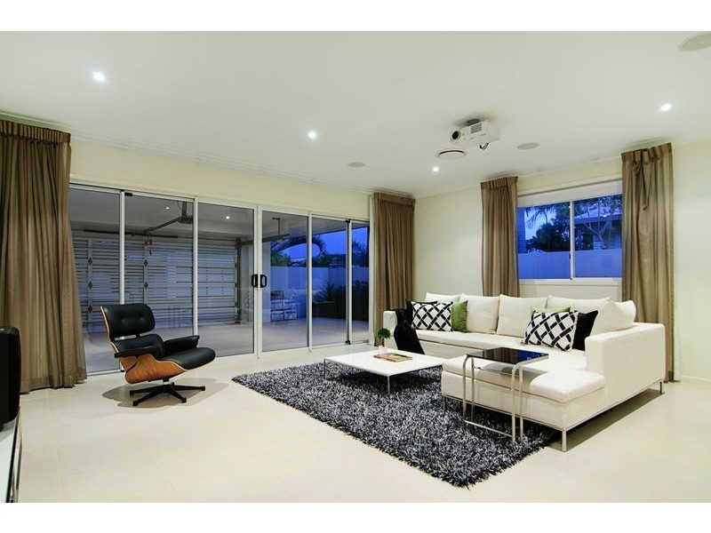 124 Sundance Way, Runaway Bay QLD 4216